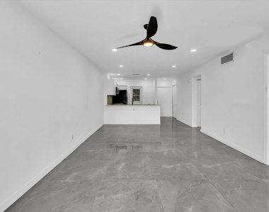 2451 Sw 82nd Avenue - Photo Thumbnail 13