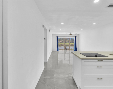 2451 Sw 82nd Avenue - Photo Thumbnail 6