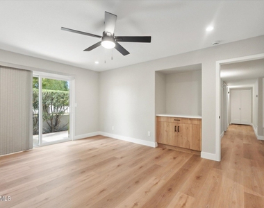 8882 N 82nd Lane - Photo Thumbnail 11