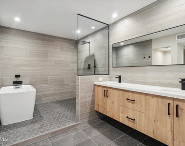 8882 N 82nd Lane - Photo Thumbnail 12