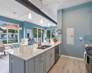 313 Ne 2nd Street - Photo Thumbnail 2