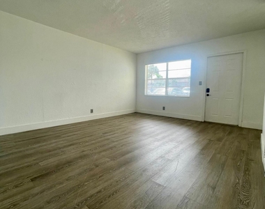 651 Nw 42nd Court - Photo Thumbnail 33