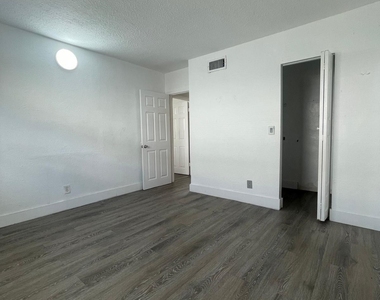 651 Nw 42nd Court - Photo Thumbnail 13