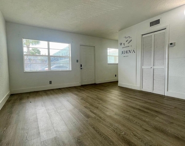 651 Nw 42nd Court - Photo Thumbnail 7