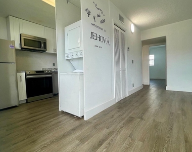 651 Nw 42nd Court - Photo Thumbnail 28