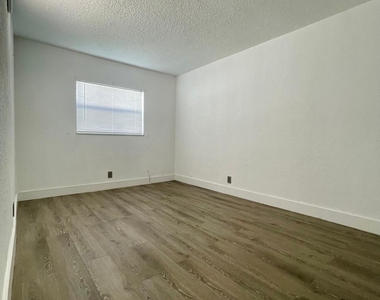 651 Nw 42nd Court - Photo Thumbnail 23