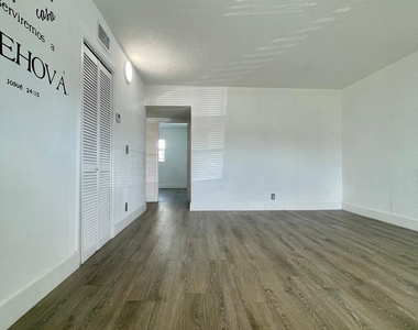 651 Nw 42nd Court - Photo Thumbnail 10