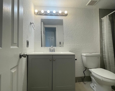 651 Nw 42nd Court - Photo Thumbnail 20