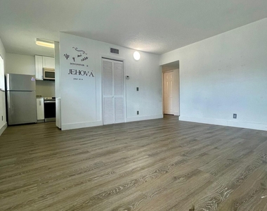 651 Nw 42nd Court - Photo Thumbnail 8
