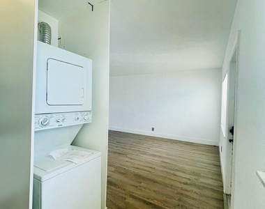 651 Nw 42nd Court - Photo Thumbnail 6