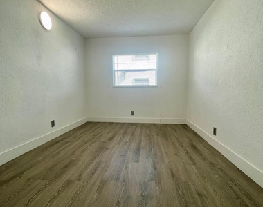 651 Nw 42nd Court - Photo Thumbnail 24
