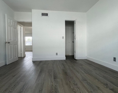 651 Nw 42nd Court - Photo Thumbnail 14
