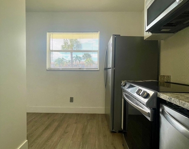 651 Nw 42nd Court - Photo Thumbnail 3