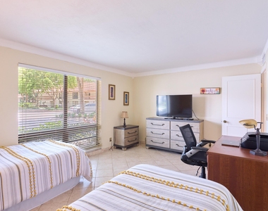 563 Brackenwood Place - Photo Thumbnail 18