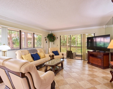 563 Brackenwood Place - Photo Thumbnail 4