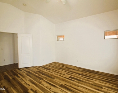 25735 W Elwood Street - Photo Thumbnail 31