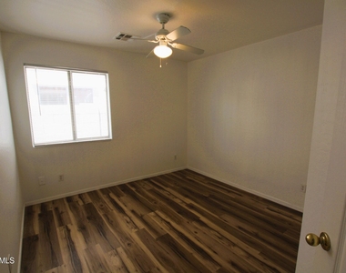 25735 W Elwood Street - Photo Thumbnail 12