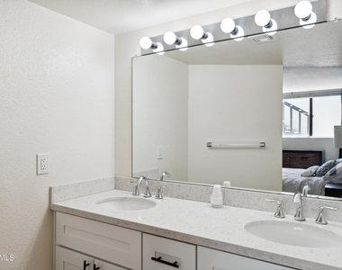 7306 E Rancho Vista Drive - Photo Thumbnail 15