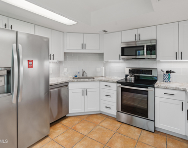 7306 E Rancho Vista Drive - Photo Thumbnail 3