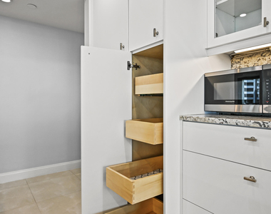 4000 N Ocean Drive - Photo Thumbnail 17