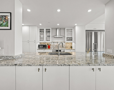 4000 N Ocean Drive - Photo Thumbnail 19