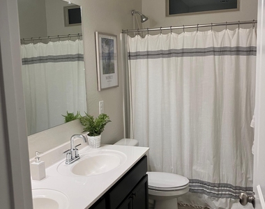 30998 W Earll Drive - Photo Thumbnail 23