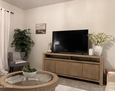 30998 W Earll Drive - Photo Thumbnail 21