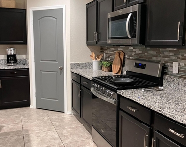 30998 W Earll Drive - Photo Thumbnail 11