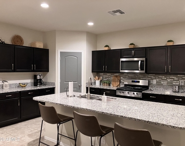 30998 W Earll Drive - Photo Thumbnail 10