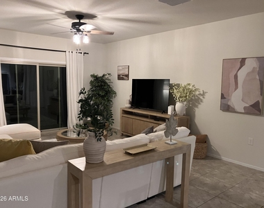30998 W Earll Drive - Photo Thumbnail 9