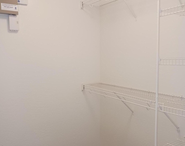 8074 N 109th Drive - Photo Thumbnail 10
