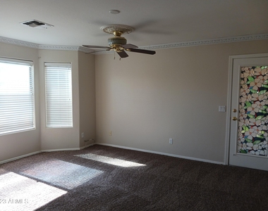 8074 N 109th Drive - Photo Thumbnail 7