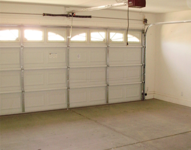 8074 N 109th Drive - Photo Thumbnail 15