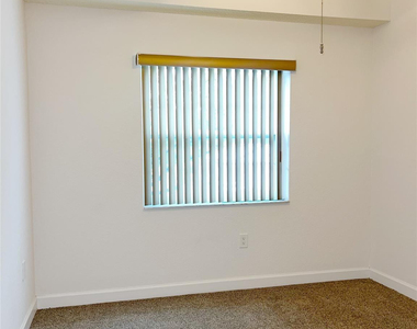 2850 N Oakland Forest Drive - Photo Thumbnail 10