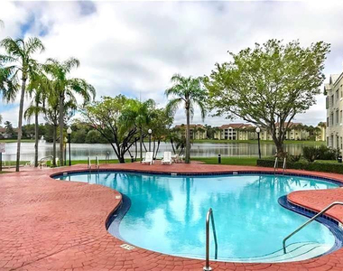2850 N Oakland Forest Drive - Photo Thumbnail 20