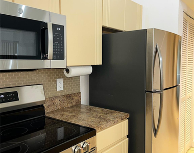 2850 N Oakland Forest Drive - Photo Thumbnail 5