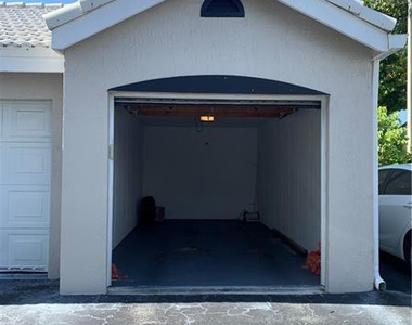 2850 N Oakland Forest Drive - Photo Thumbnail 17
