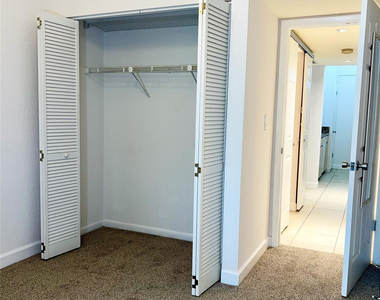 2850 N Oakland Forest Drive - Photo Thumbnail 11