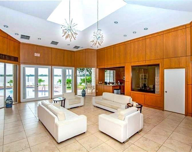2850 N Oakland Forest Drive - Photo Thumbnail 22