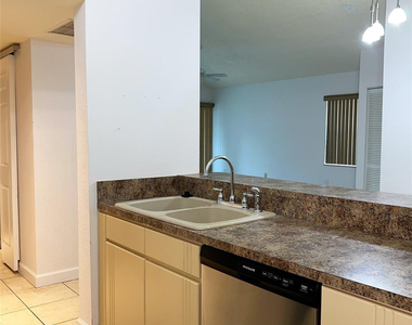 2850 N Oakland Forest Drive - Photo Thumbnail 6
