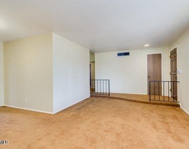 1536 E Gemini Drive - Photo Thumbnail 8