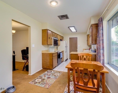 1536 E Gemini Drive - Photo Thumbnail 20