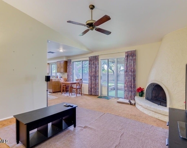 1536 E Gemini Drive - Photo Thumbnail 13
