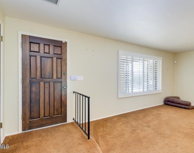 1536 E Gemini Drive - Photo Thumbnail 4