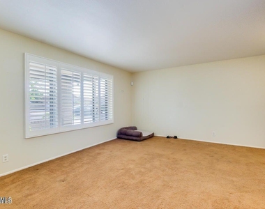 1536 E Gemini Drive - Photo Thumbnail 6