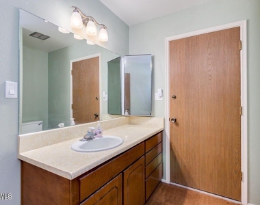 1536 E Gemini Drive - Photo Thumbnail 26