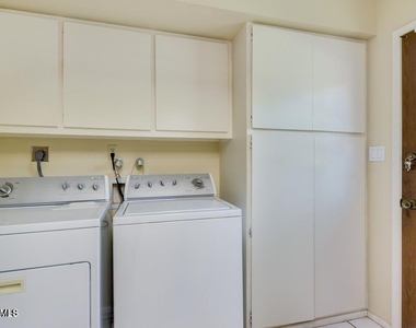 1536 E Gemini Drive - Photo Thumbnail 30
