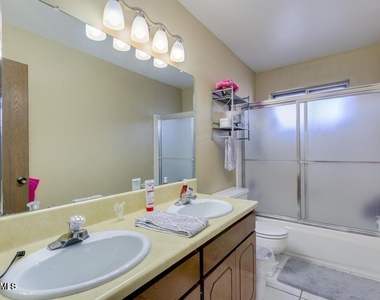1536 E Gemini Drive - Photo Thumbnail 28