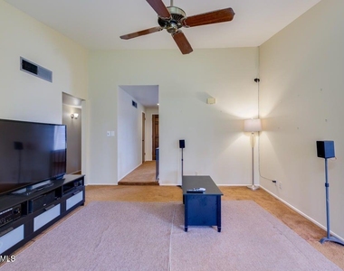 1536 E Gemini Drive - Photo Thumbnail 12
