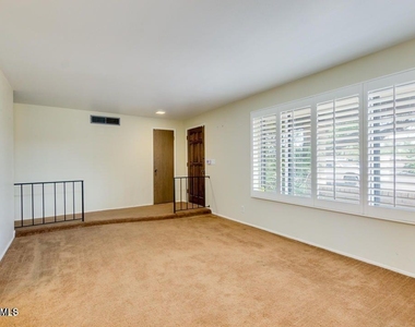 1536 E Gemini Drive - Photo Thumbnail 7